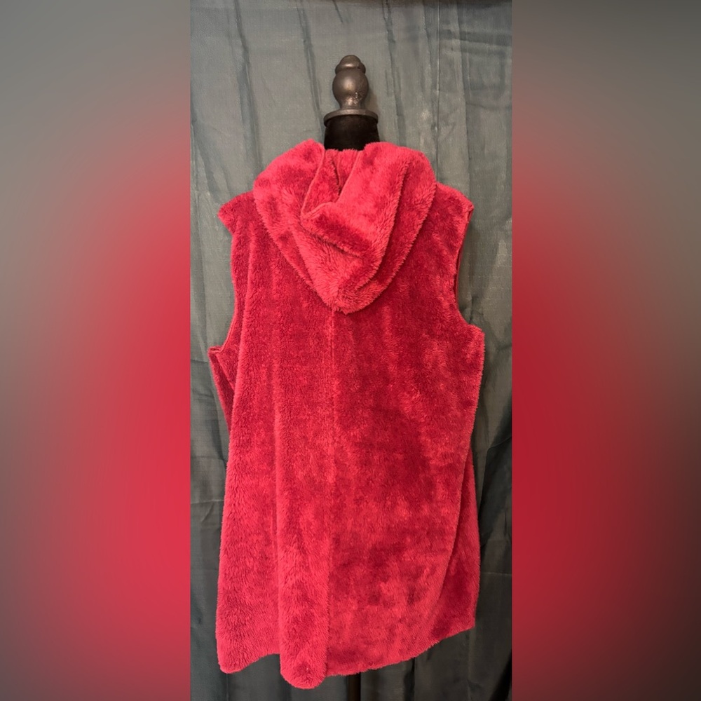 Zenana Outfitters Burgundy Fuzzy Vest - Picture 3 of 6